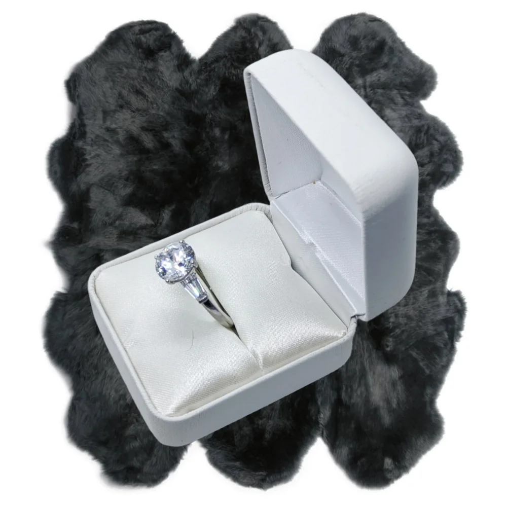Three-Stone Round CZ Statement Ring in Sterling Silver Size 9. NWOT